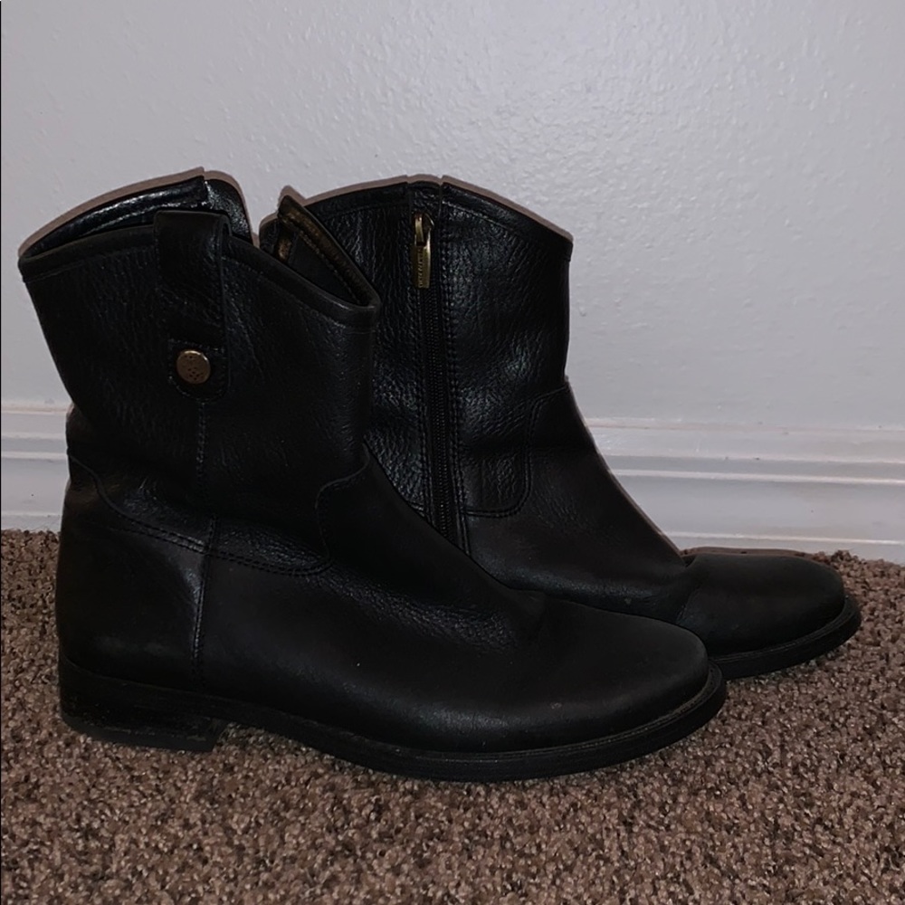 Black minimalistic mid-calf boots